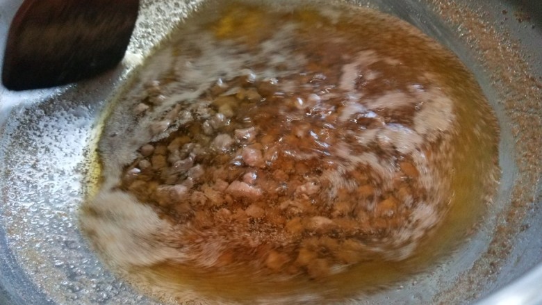 新文美食 香辣牛肉面,一直等到没有沫沫了就可以了。