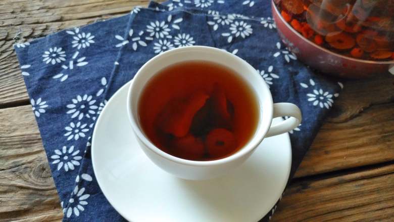 红枣桂圆养生茶,养生花茶煲好了,