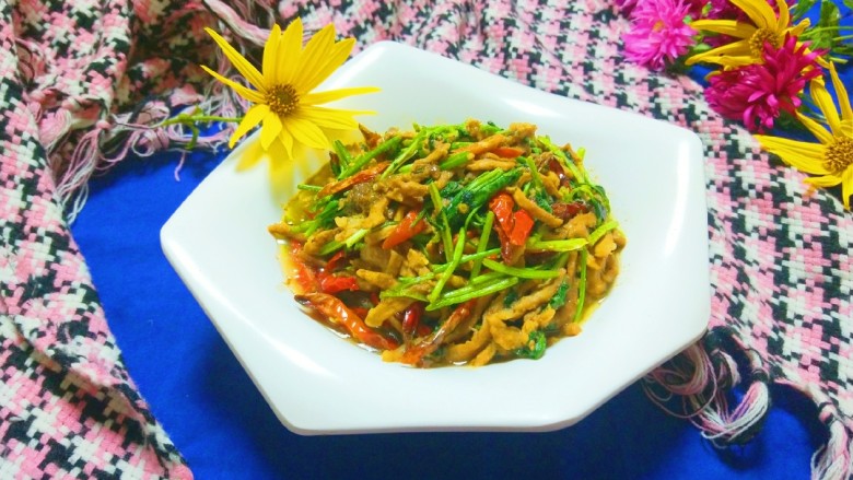 新文美食 香菜肉丝,成品图