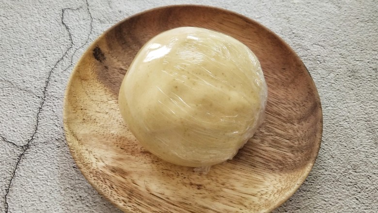 杏仁马格丽特饼干,包上保鲜膜,放入冰箱冷藏30分钟