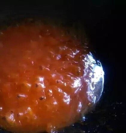 冬瓜豆腐丸子,然后再把我们刚刚用冬瓜汁调好的淀粉水倒入锅中,翻炒到粘稠状的时候就可以关火了。