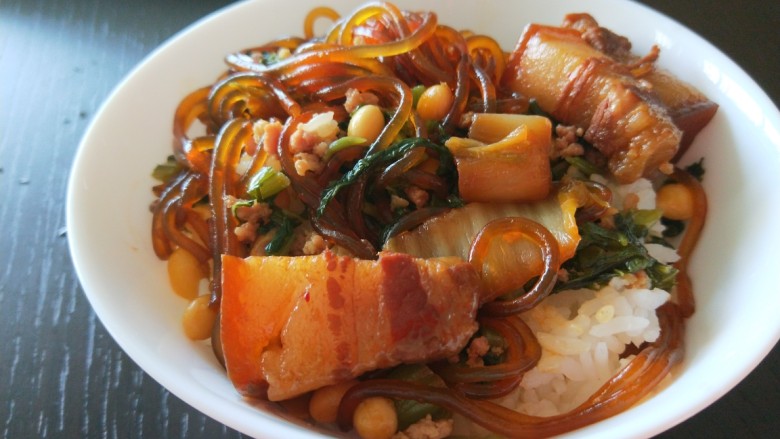 新文美食 秘制猪肉白菜炖粉条,成品图