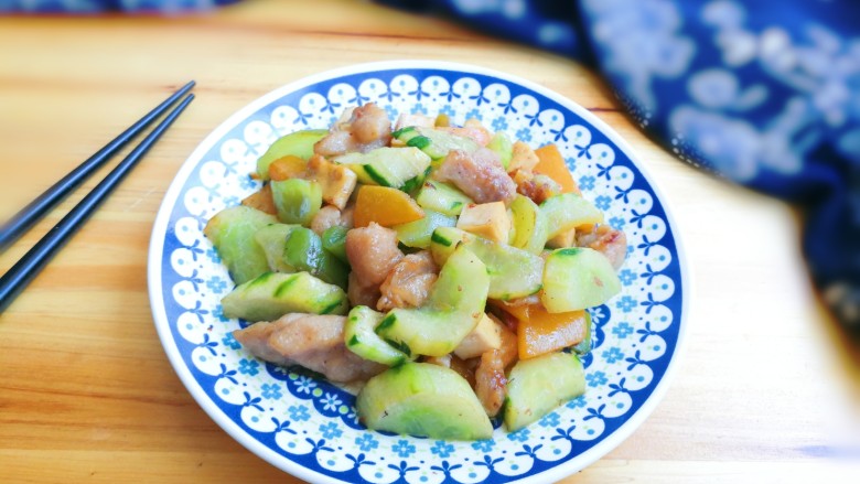 洋葱黄瓜鸡丁