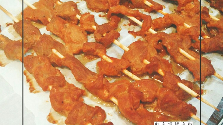 烤肉串,哇,烤好的肉串