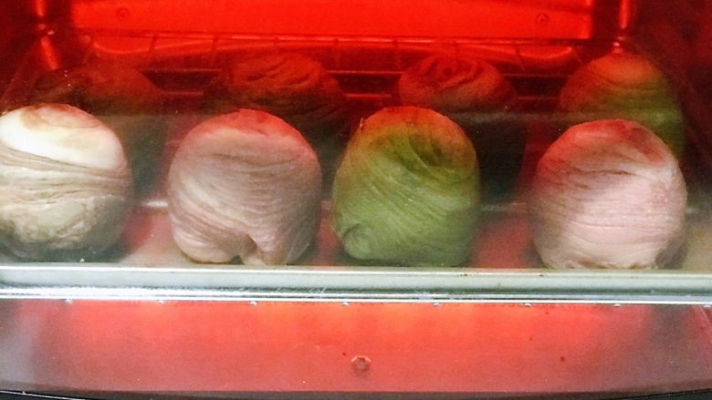 浅湘食光&螺旋酥、蛋黄酥,烤箱180度20-30分钟,上色后盖锡纸