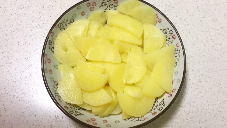 宝宝健康食谱 葱香土豆泥曲奇,土豆片熟了