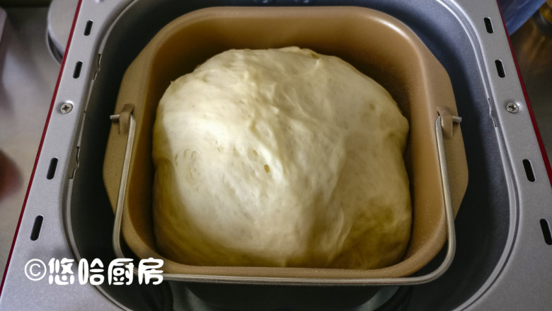 一键式白吐司&肉松三明治,中间的时候忍不住又打开看了一下,面团发的好高。
