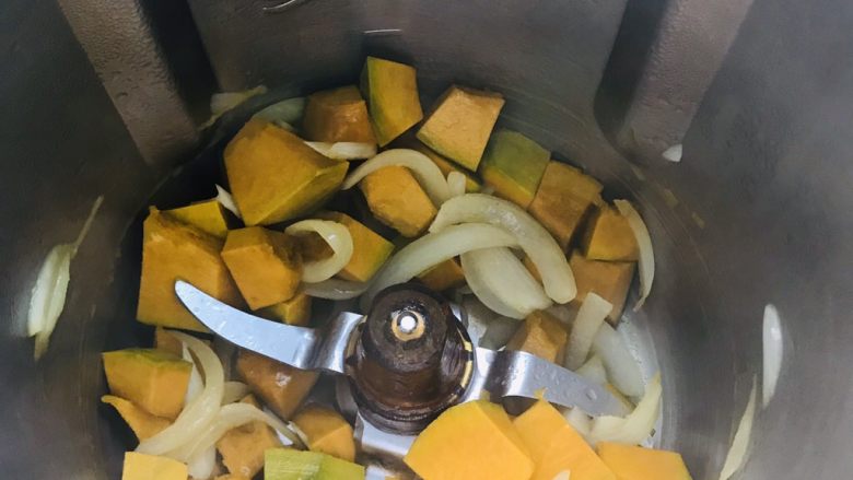 南瓜🎃浓汤,加入南瓜
设置:2分钟115度L档 翻炒一下