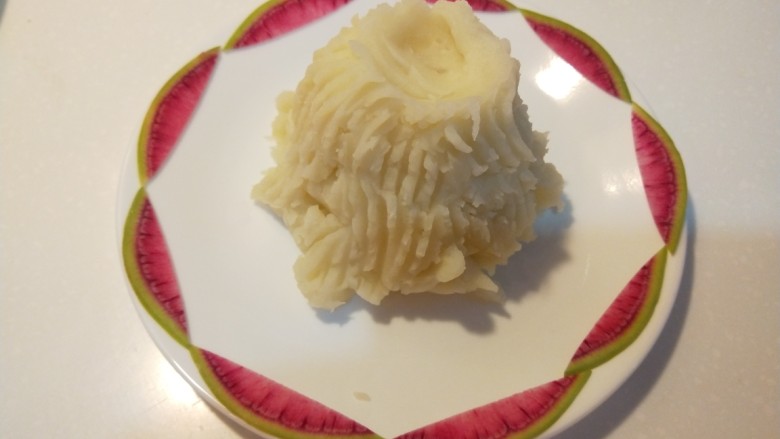 新文美食 火山爆发,顶部用勺子压成坑。