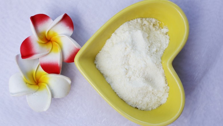 美食丨芒果牛奶汁 让宝宝舔杯的饮品～,取澳优淳璀有机奶粉3勺，根据配方奶比例调成牛奶。