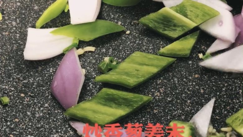 爆炒腰花
,炒香配料