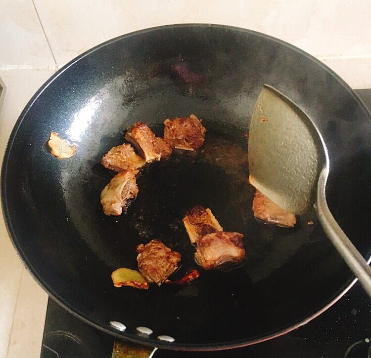 糖醋排骨
,火小点，莫糊了
