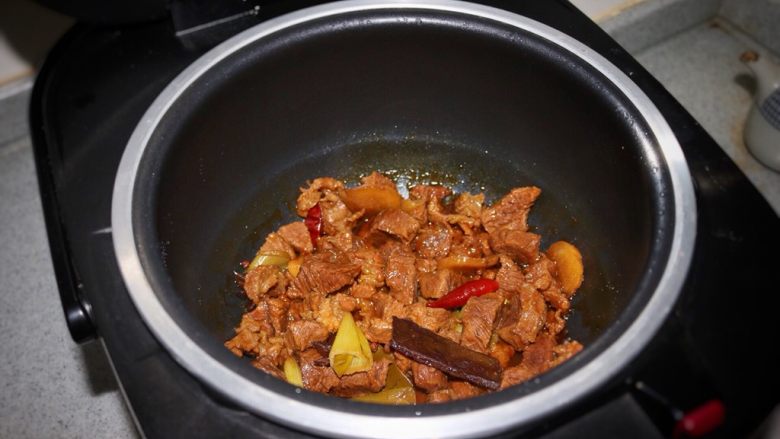 咖喱牛肉粒,约1.3-1.5小时即可煮好