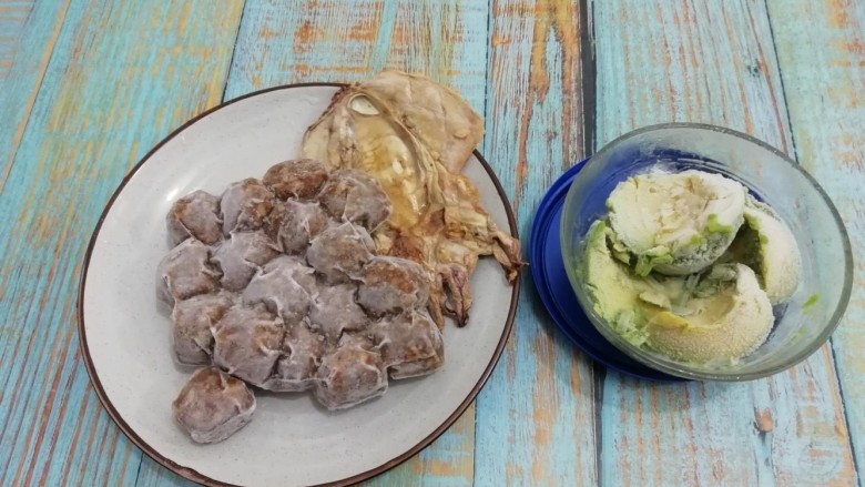 牛油果墨鱼牛肉丸汤,准备好食材