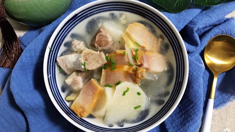 十味 咸肉排骨萝卜汤,成品图