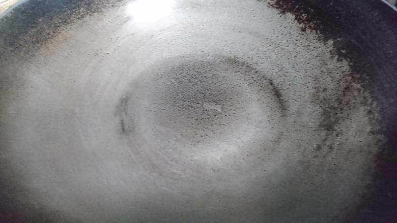 白蘑芦笋虾仁,重新起锅大火烧干锅内无水分
