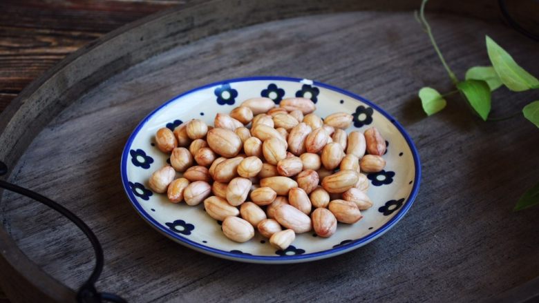 十味  肉末双米烧雪菜,花生米提前8个小时浸泡，浸泡至体积增大。
