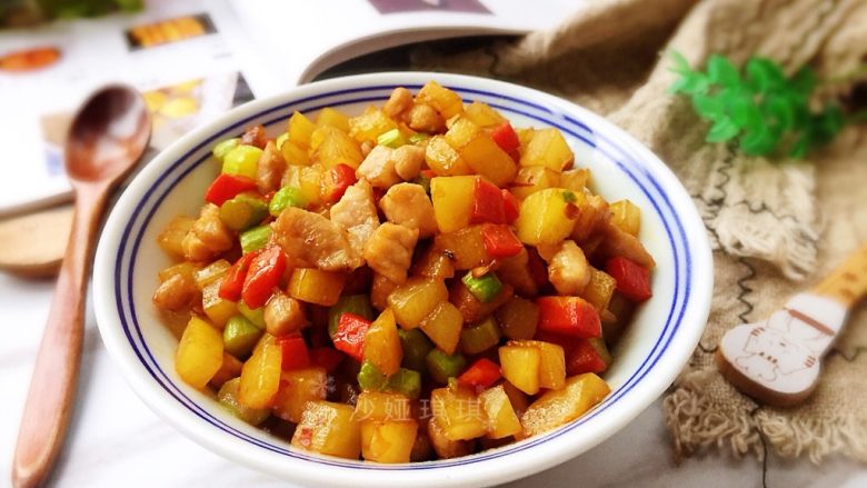 芦笋土豆炒肉丁,下饭好吃!