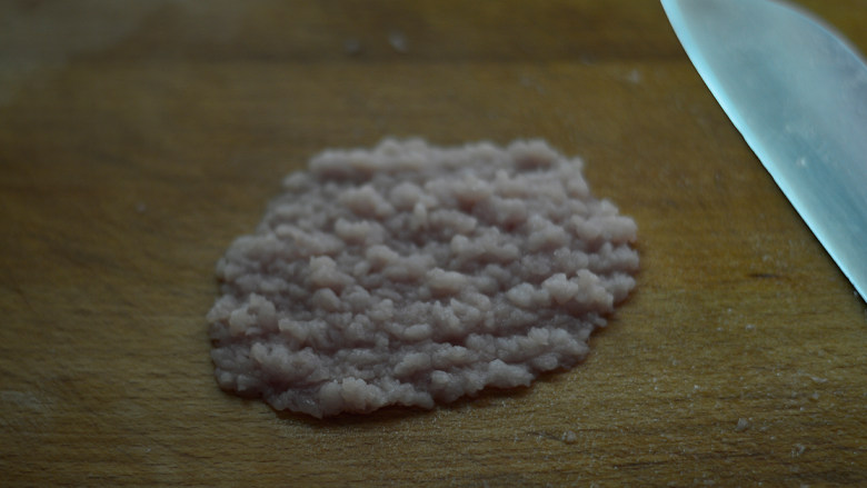 冬瓜瘦肉粥(辅食),猪肉剁成碎沫
