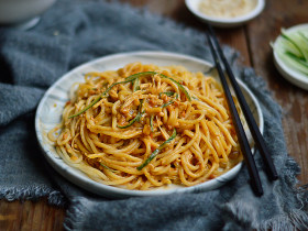 鸡丝酱拌面