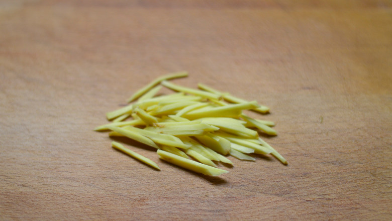 姜葱面包蟹,<a style='color:red;display:inline-block;' href='/shicai/ 37'>姜</a>切丝
