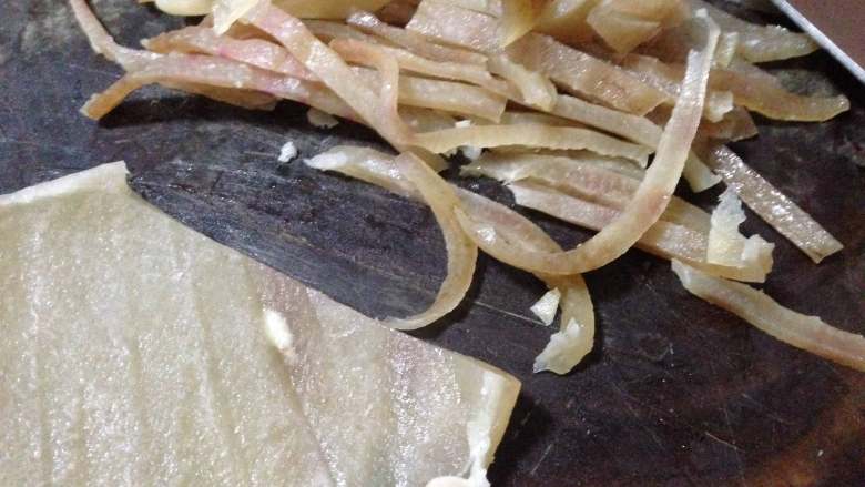 十味 猪皮冻,
切成细丝