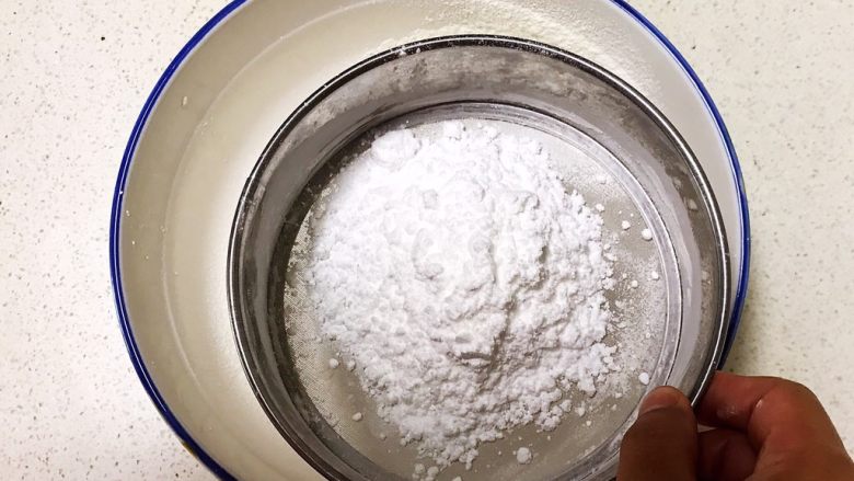 十味 猫爪饼干,筛入糖粉