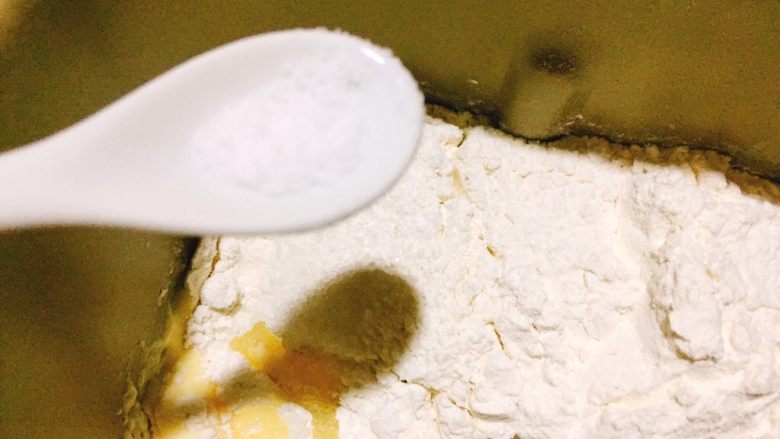 十味 玫瑰餐包,从边角放入