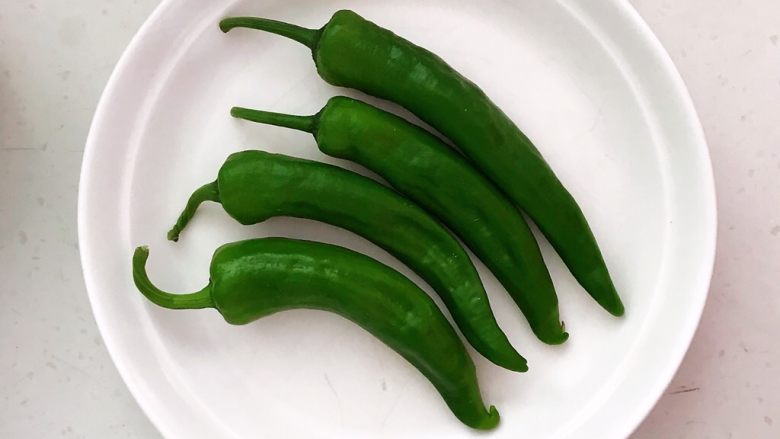 十味 东北农家饭 饭包,<a style='color:red;display:inline-block;' href='/shicai/ 8778'>尖椒</a>清洗干净