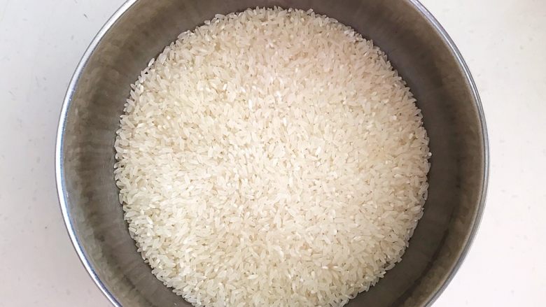 十味 东北农家饭 饭包,五常大米300克,清洗干净