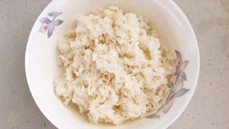 十味 东北农家饭 饭包,盛出一碗,打散
