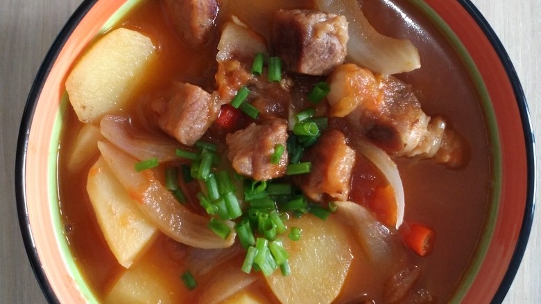 番茄牛腩,撒上<a style='color:red;display:inline-block;' href='/shicai/ 157'>小葱</a>,完美哈哈哈。