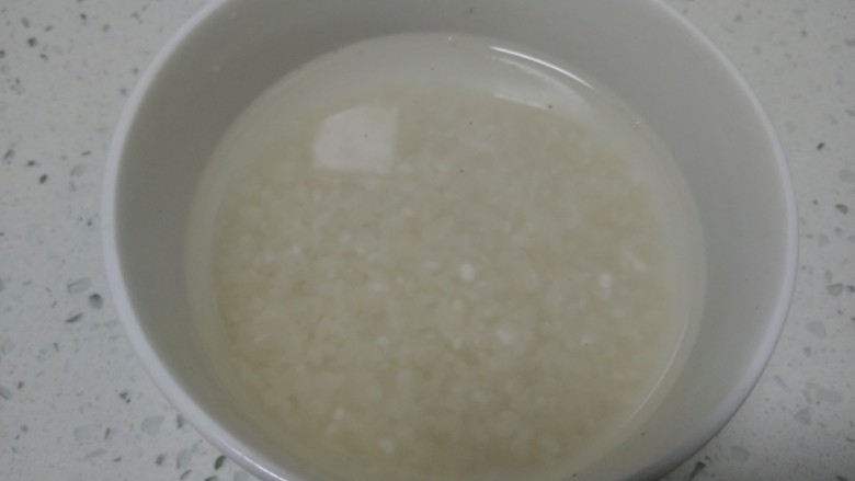 谷物薯饭+清炒杏鲍菇、西兰花、皮菜、胡萝卜,<a style='color:red;display:inline-block;' href='/shicai/ 492'>大米</a>淘洗1次,加入清水。