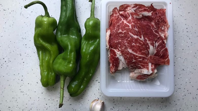 十味 黑胡椒青椒炒牛肉,首先我们准备好所有食材