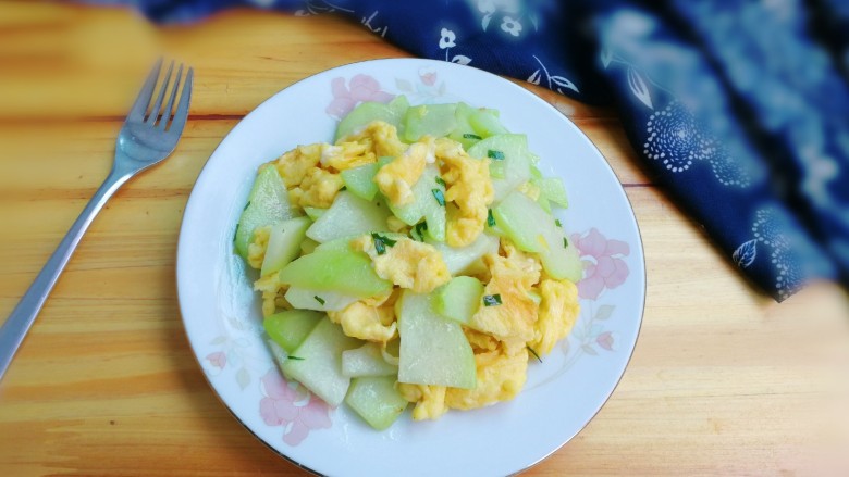 十味 葱香鸡蛋佛手瓜,出锅盛盘