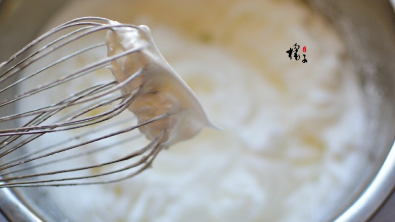 十味 奥利奥豆乳蛋糕盒子,蛋清40克白糖,打发至干性发泡