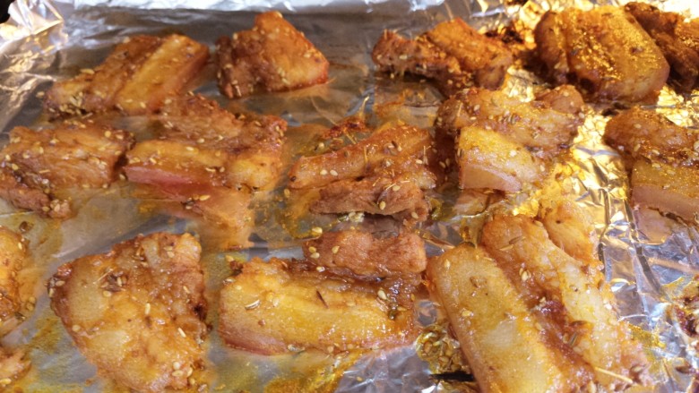韩式五花肉,入烤箱烤15分钟,200度上下火。