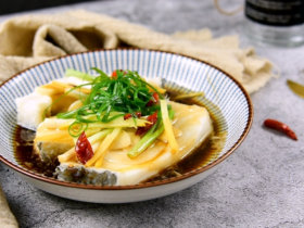 鲜美多汁、入口即化的——清蒸鳕鱼
