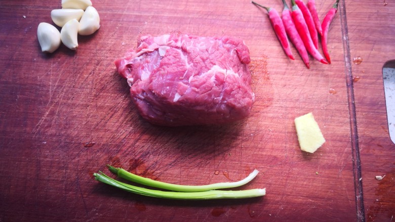 孜然爱牛肉,准备食材（<a style='color:red;display:inline-block;' href='/shicai/ 216'>牛肉</a>千万别过水）