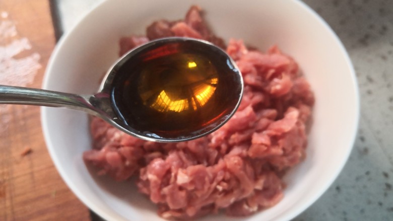 孜然爱牛肉,一勺<a style='color:red;display:inline-block;' href='/shicai/ 718'>料酒</a>
