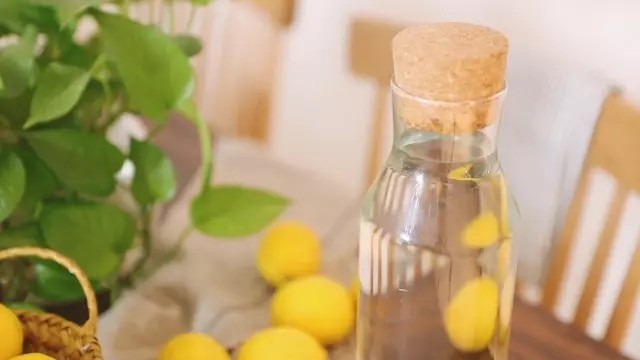 柠檬醋,酿造白醋4斤左右,就是大米酿造的醋,不是勾兑的