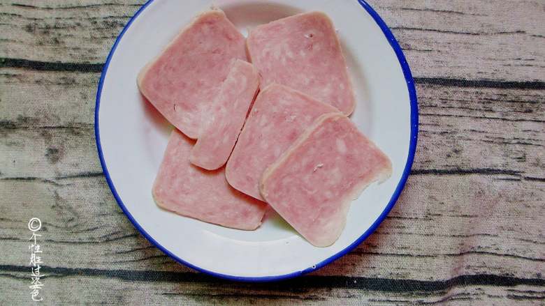十味 三明治减肥便当,午餐肉切片,没有午餐肉可以用火腿肠代替