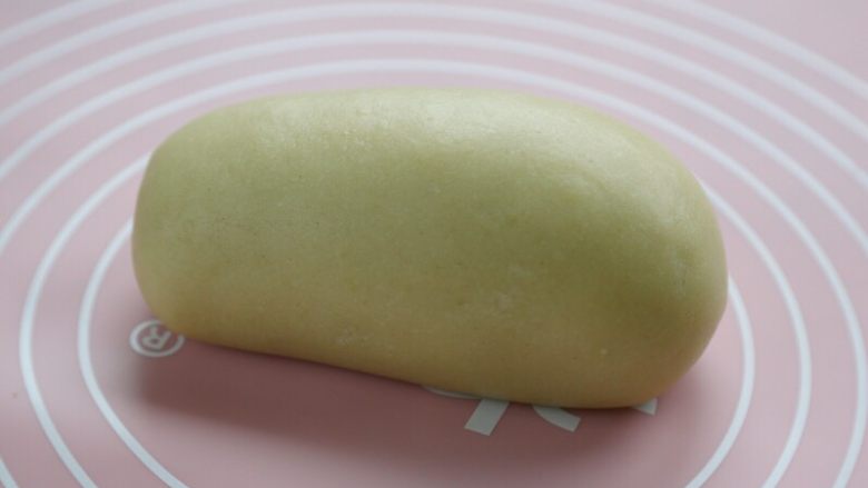 十味 香甜软糥黄金糕,当烫面不烫手的时候取出,加2克<a style='color:red;display:inline-block;' href='/shicai/ 702'>泡打粉</a>,来回揉搓至光滑细腻,完全没有硬结,有时间饧20分钟。