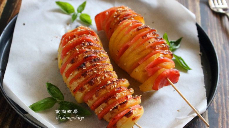 香烤风琴土豆,详细又好吃的风琴烤土豆做法交给您了,赶紧买食材试试去。