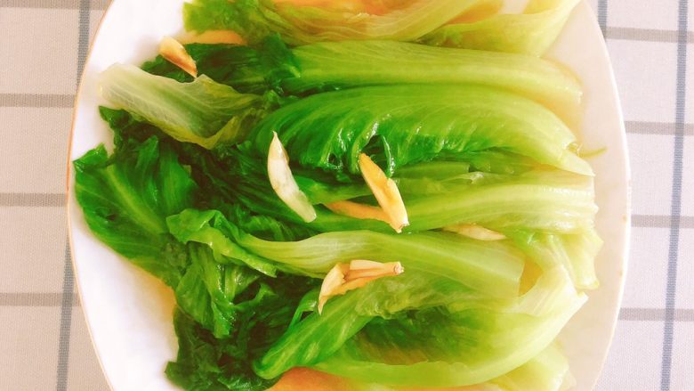 白灼春菜,搅拌均匀就完成了。