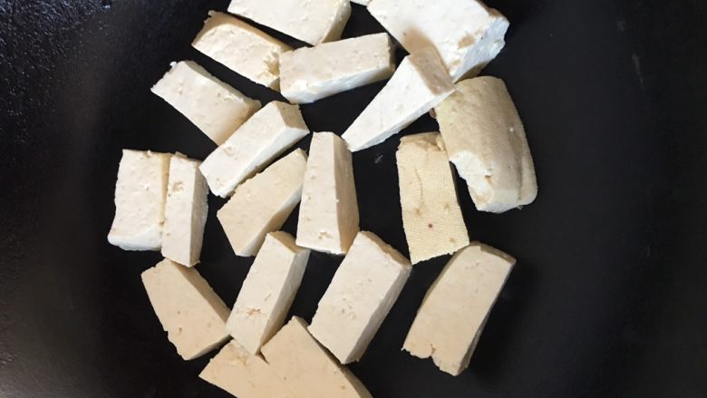 十味 秋之味金黄豆腐,锅加热 酪