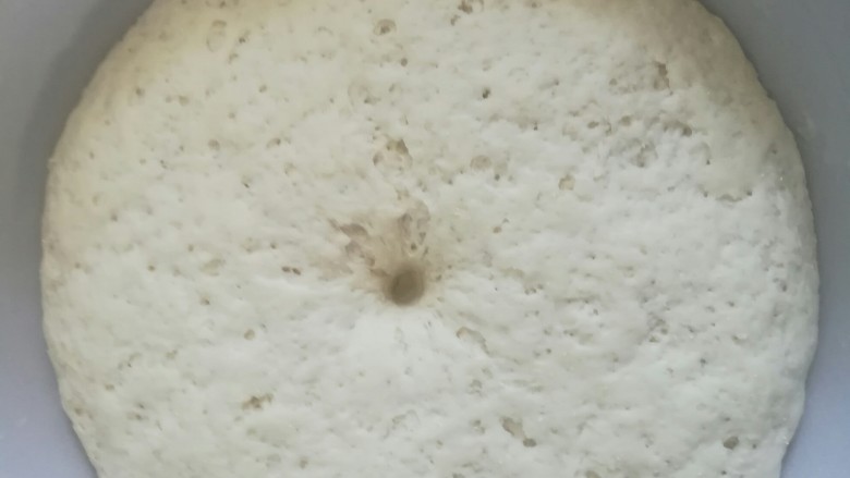 麻花馒头,醒发好的面团,用手指戳一下不回缩