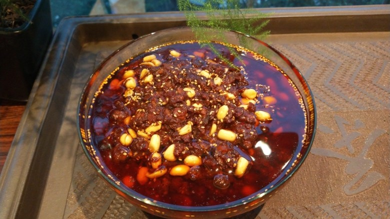 手擀面 北京特色小吃 炸酱面,<a style='color:red;display:inline-block;' href='/shicai/ 40122'>牛肉炸酱</a>随自己口味儿加入。