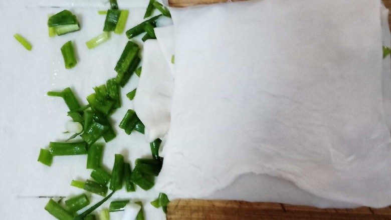 十味  葱油饼,中下角往上折，中上角往下折