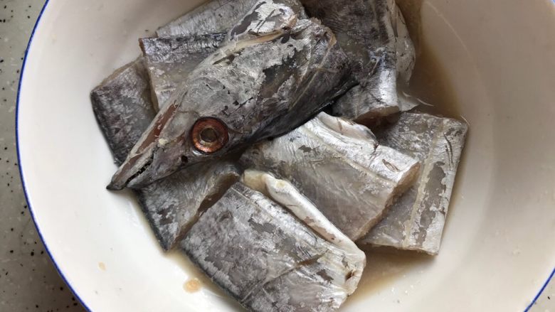 十味 香煎咸带鱼,抓均匀